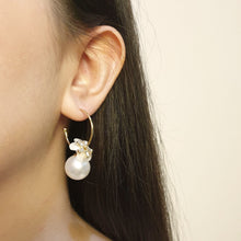 Load image into Gallery viewer, Rachel&#39;s Floral Pearl Earrings
